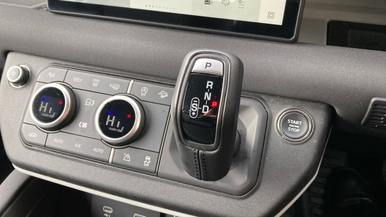 Land Rover Defender 3.0 D250 X-Dynamic SE 90 3dr Auto Diesel Estate